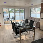 Marina Port De Quebec 2 - Maison Flottante
