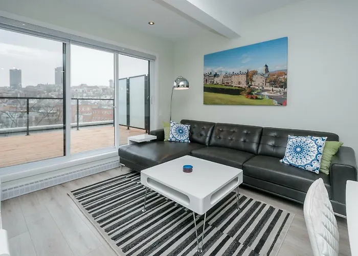 Penthouse On Charest - With Parking And Gym
