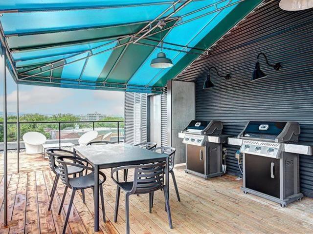 Penthouse On Charest - With Parking And Gym Quebec City