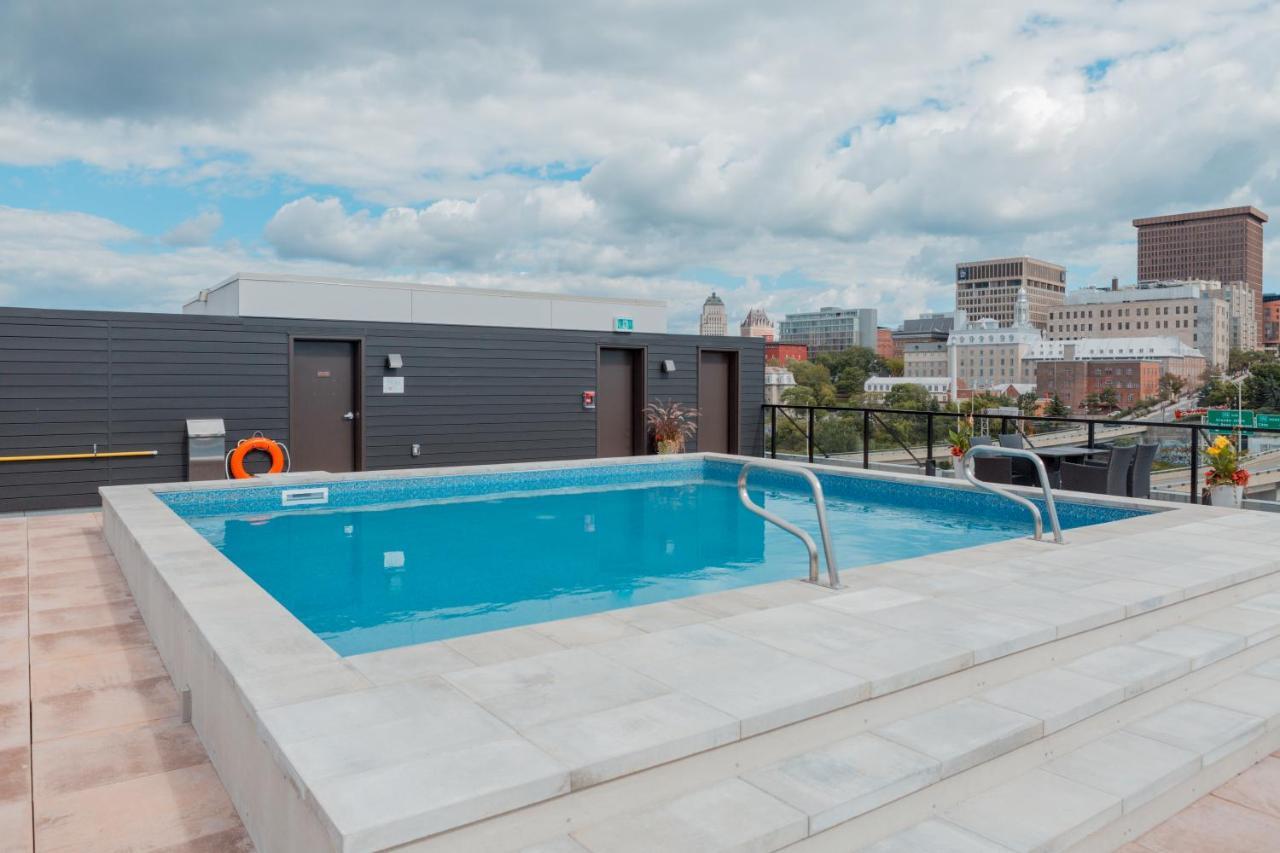 Mid-century Modern Style - Pool/terrace Apartment