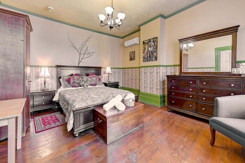 Au Petit Roi Bed & Breakfast 4*