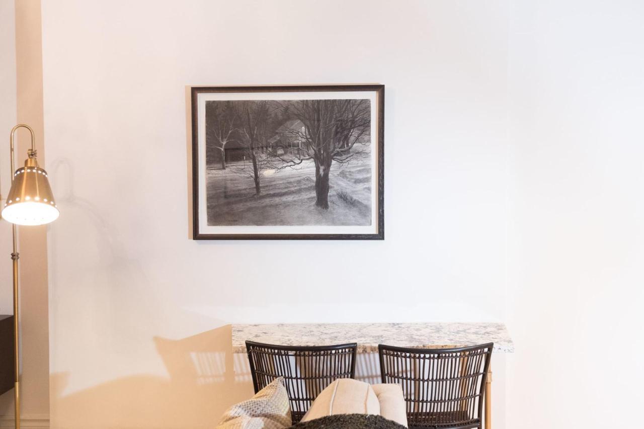 Gorgeous In Old - Le Petit 24 *