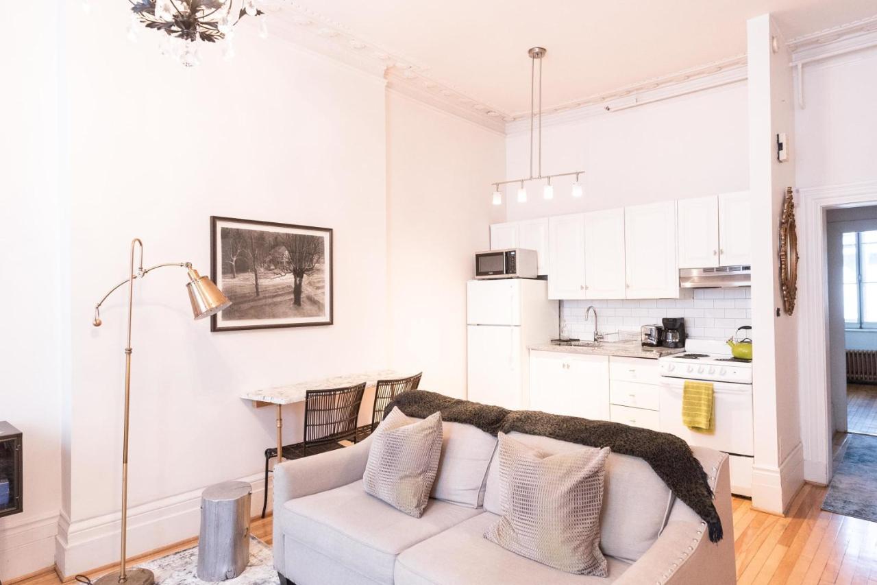 Gorgeous In Old - Le Petit 24