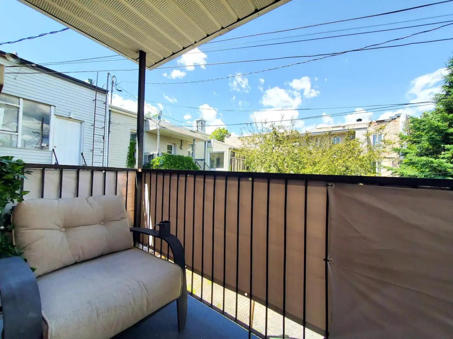 Apartment Les 300s 3e Avenue