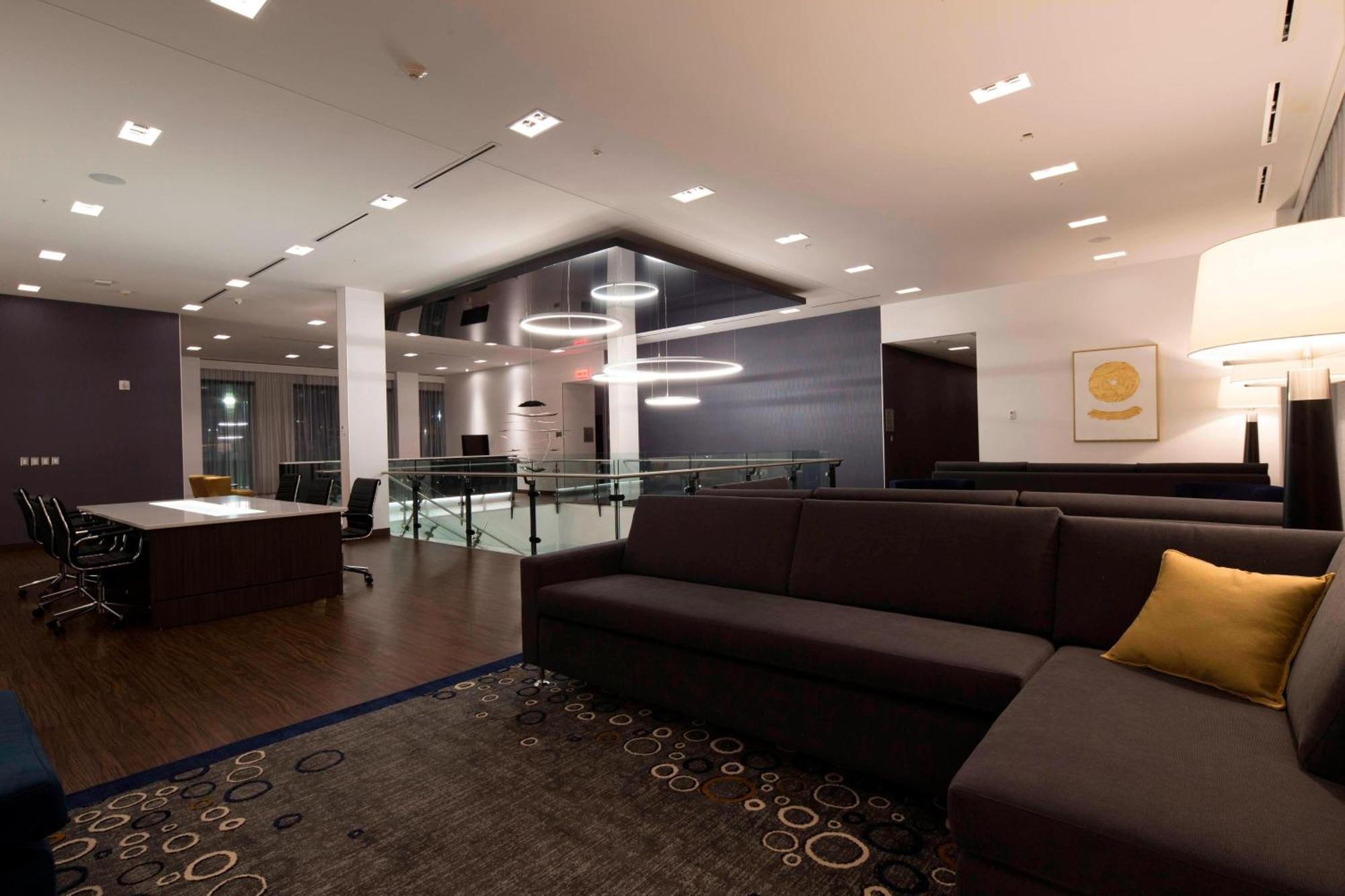 Courtyard By Marriott Quebec City Hotel