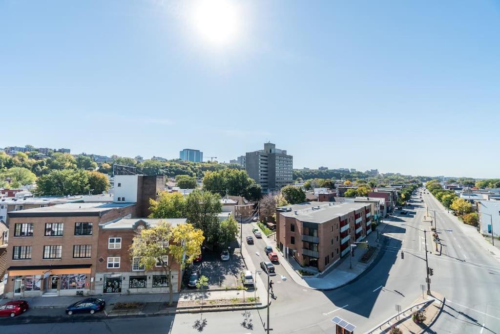 Initial / Lapin / Downtown Qc Apartment *