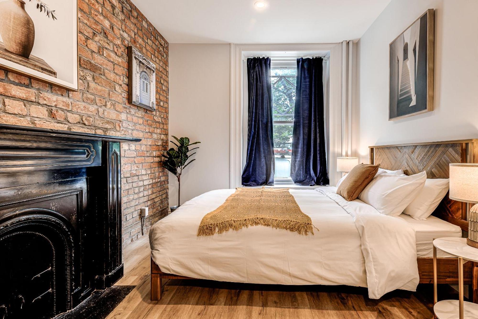 North House - Historic Two Bedroom Facing Parliament
