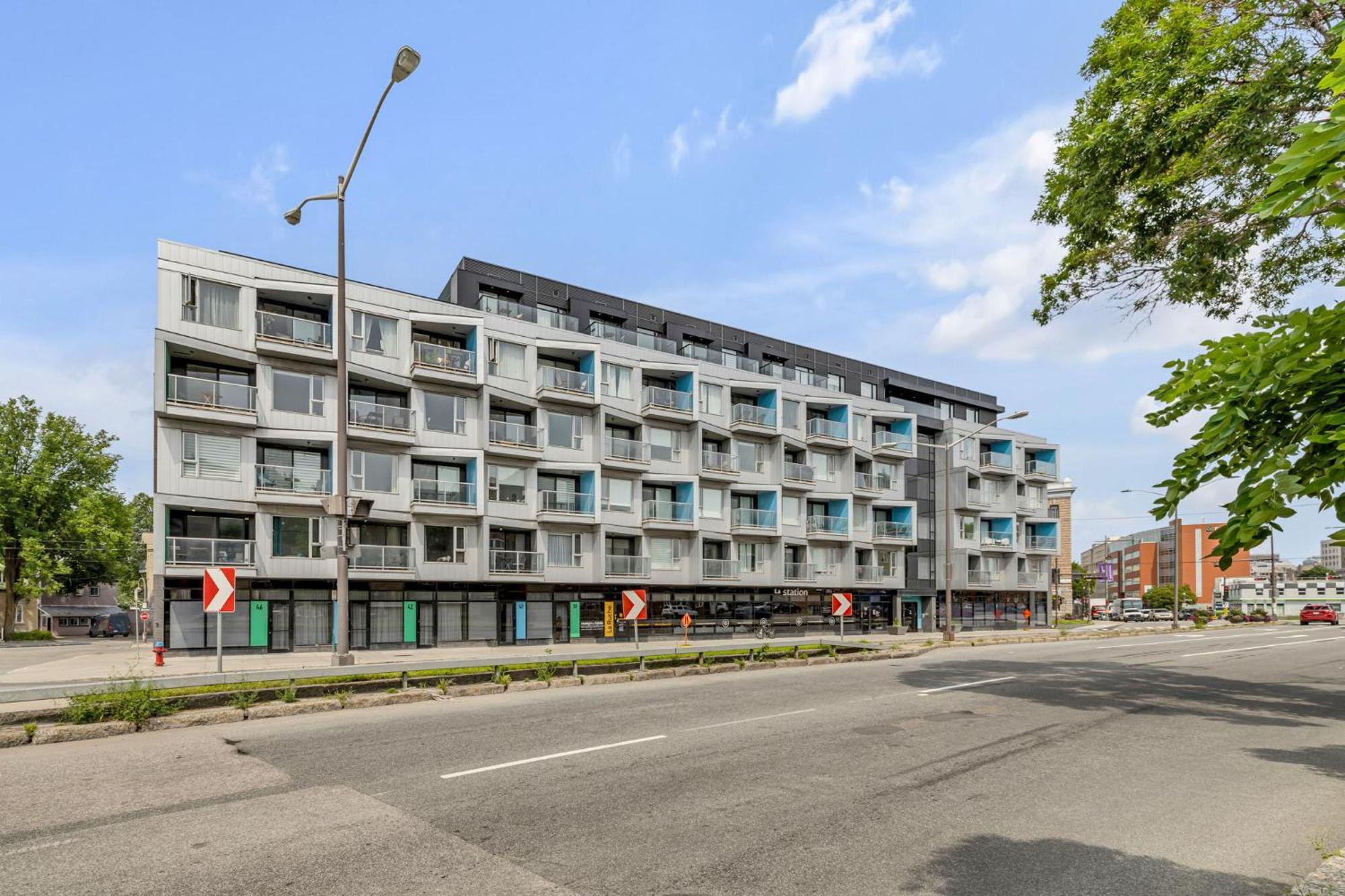 Initial / Wave + Parking / Centre-ville De