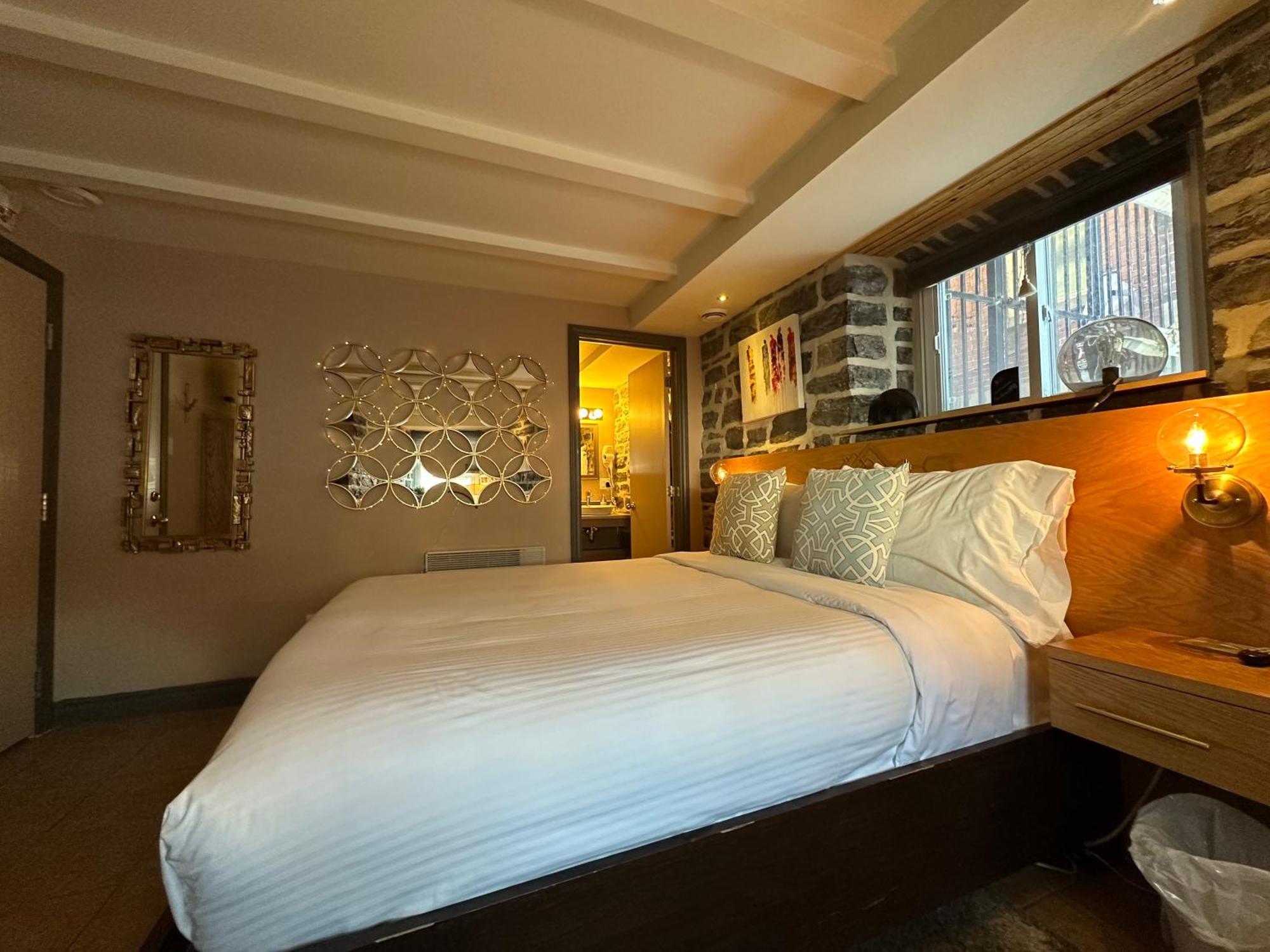 Aux Deux Lions Inn 3*