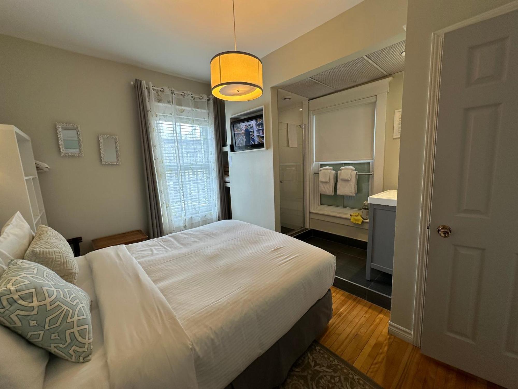 Aux Deux Lions Inn 3*