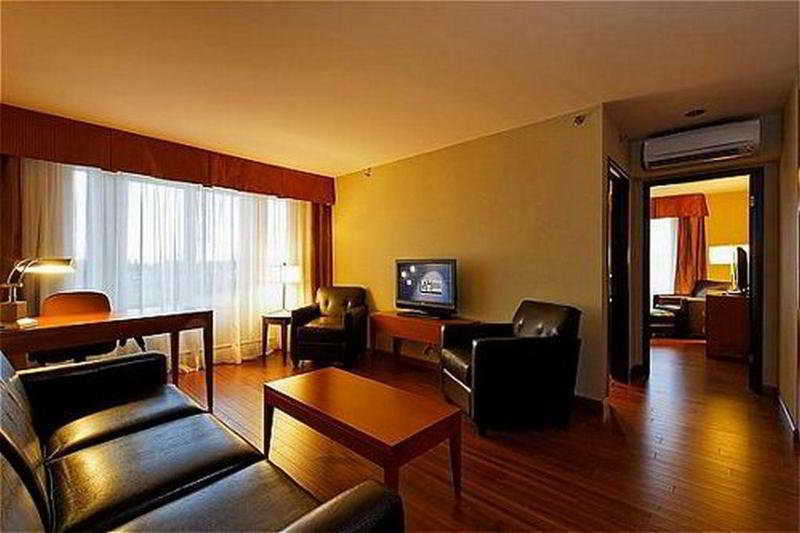 Express City-sainte Foy By Ihg Hotel 3*