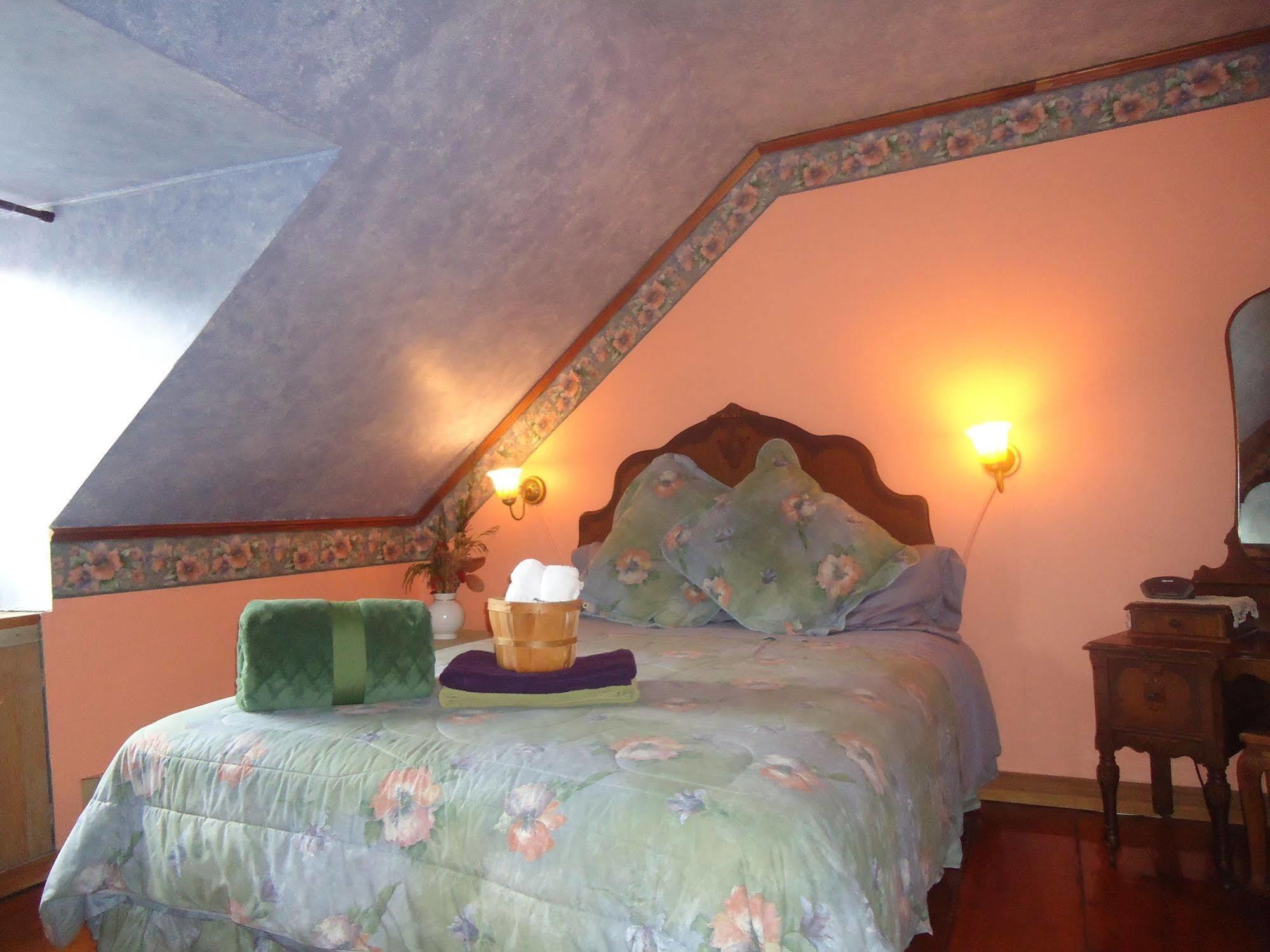 A L'augustine Bed & Breakfast