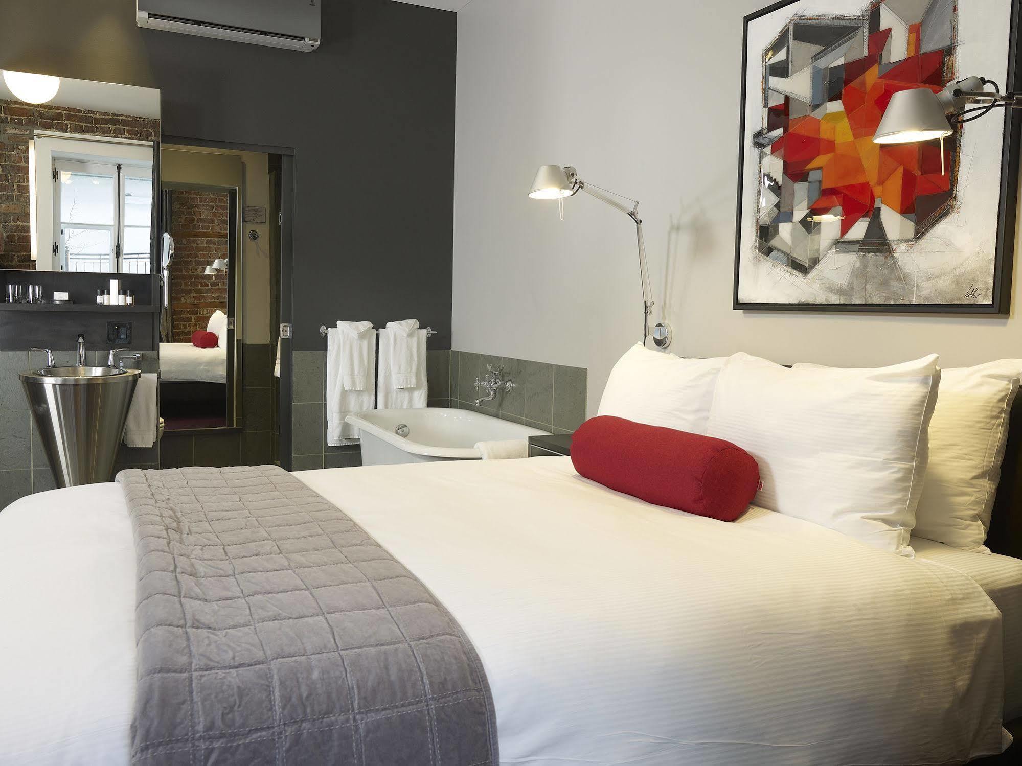 Le Priori 4* Quebec City