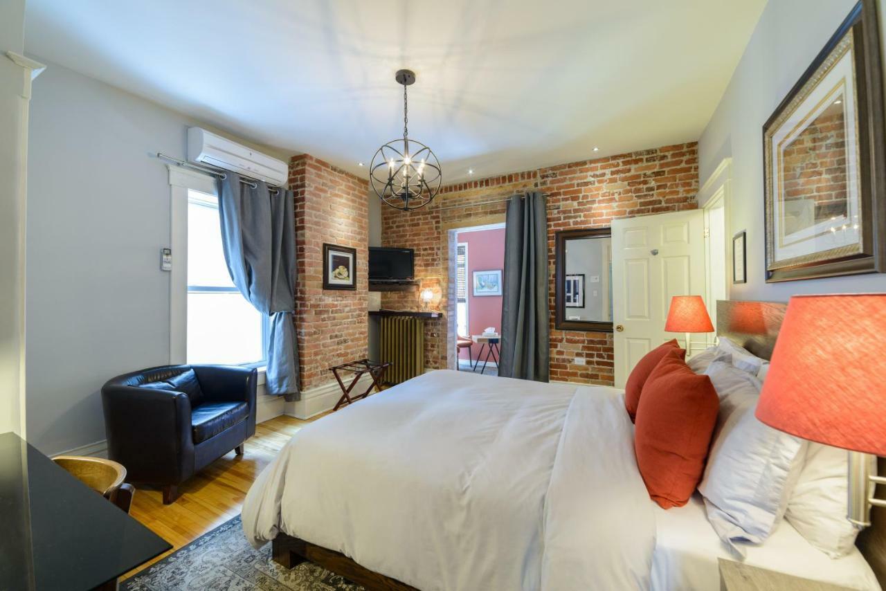 Aux Deux Lions Inn