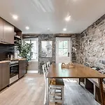 North House - Beautiful Vieux 2 Bedroom Apt
