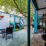 North House - Beautiful Vieux 2 Bedroom Apt