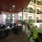Hotel Ambassadeur Et Suites