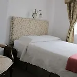 Au Petit Hotel