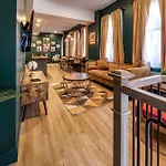North House - Majestic 3-Bedroom Designer Apartment