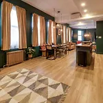 North House - Majestic 3-Bedroom Designer Apartment