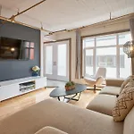 Lion\'S Den // Spacious 1500 Sqft