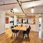 Lion\'S Den // Spacious 1500 Sqft