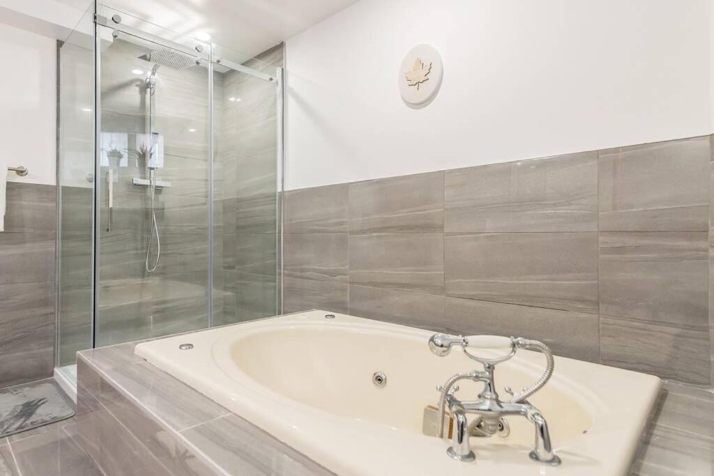 North House - Modern Meets Rustic- 2 Bedroom In Old Quebec City