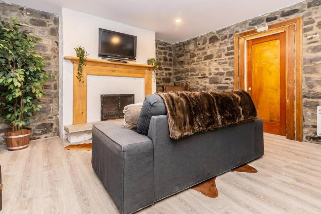 North House - Modern Meets Rustic- 2 Bedroom In Old Apartment Quebec City