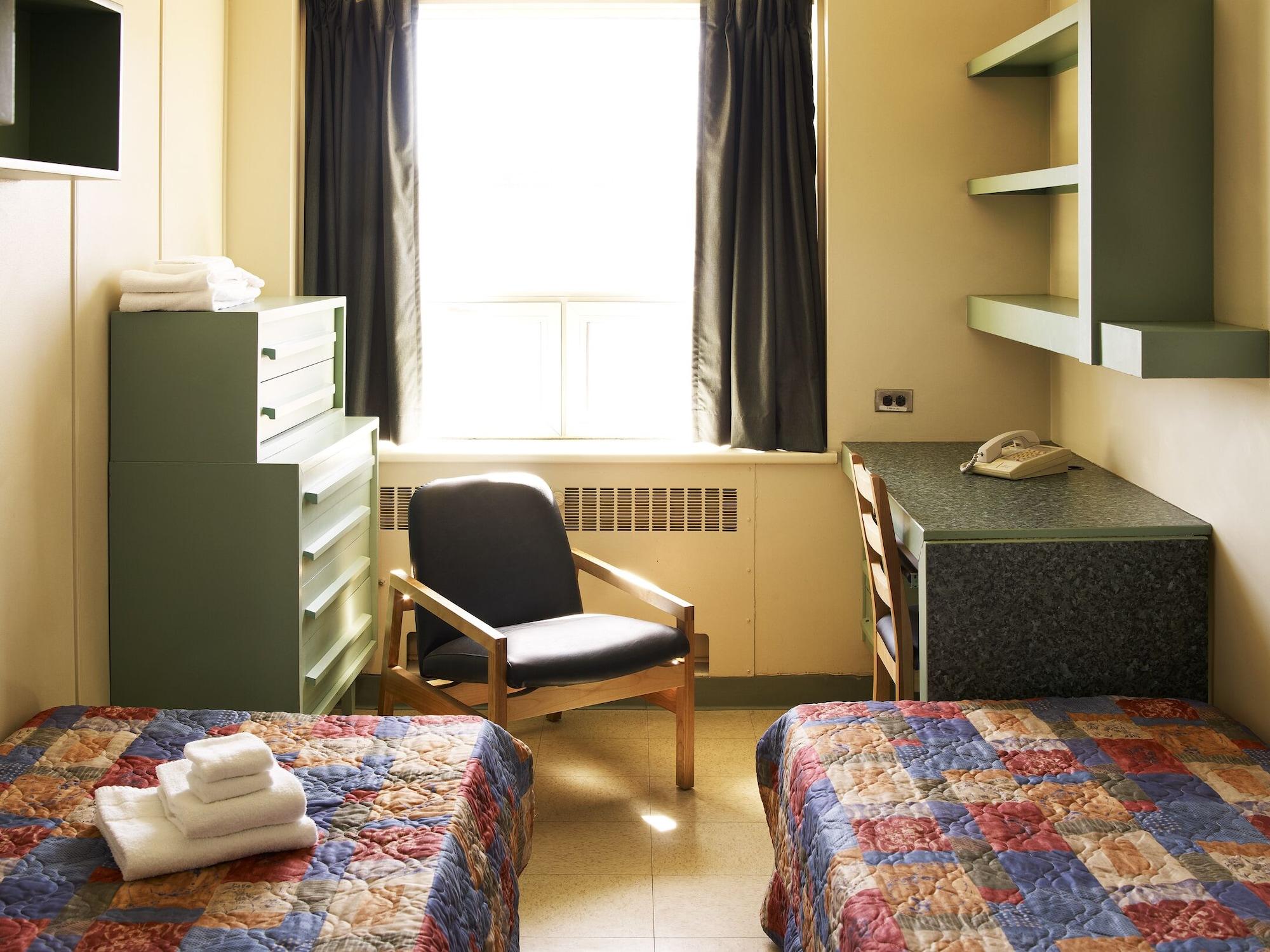 Hostel Residences Universite Laval *