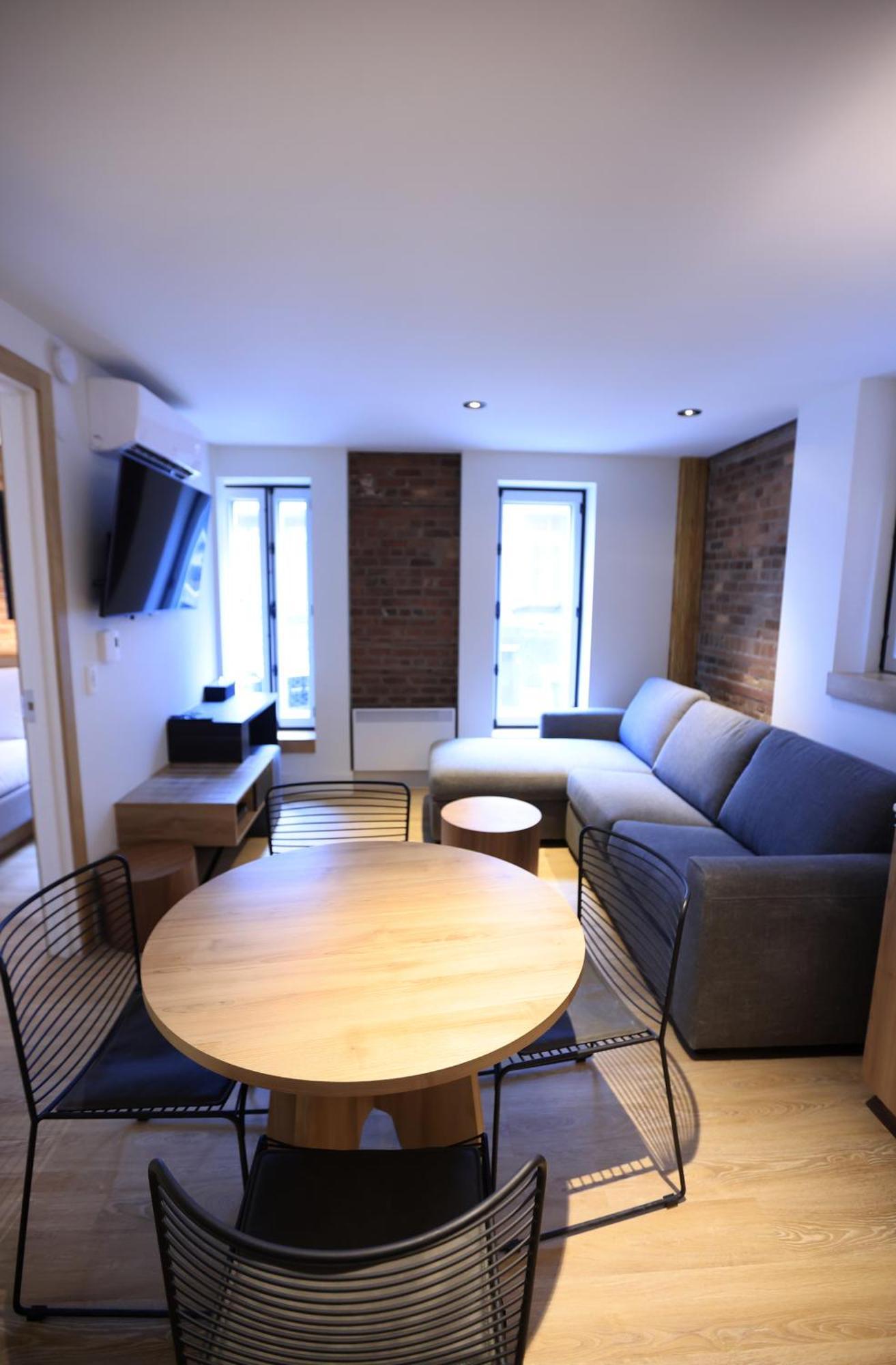 Le 31 Mcmahon Apartment *