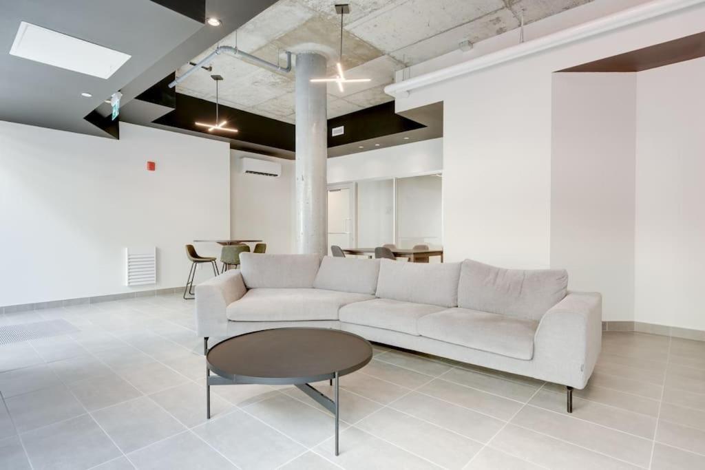 Initial / Espace M / Centre-ville De Quebec City