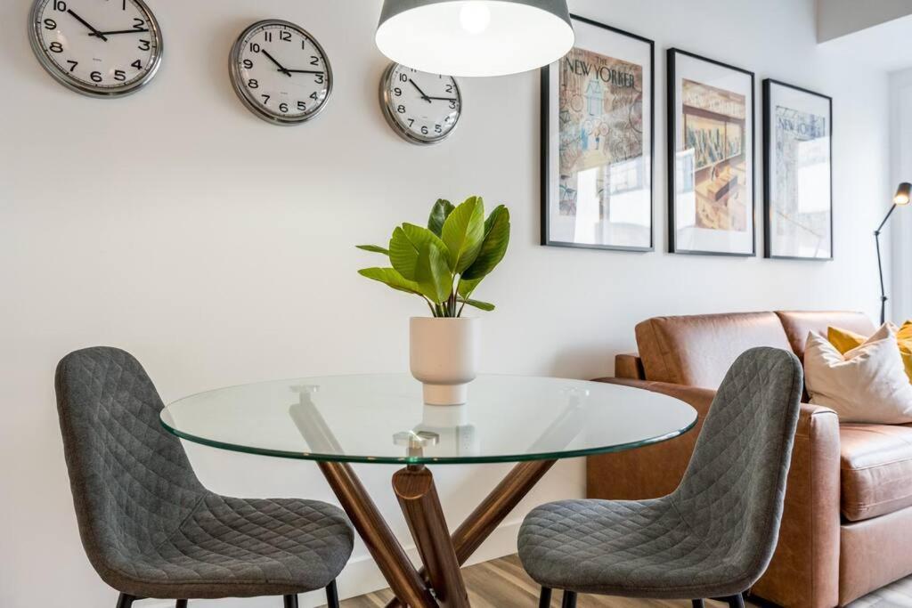Initial / New Yorker / Centre-ville De Apartment *