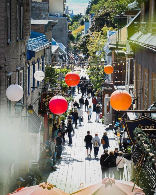 Historical In Old - Luna Quebec City