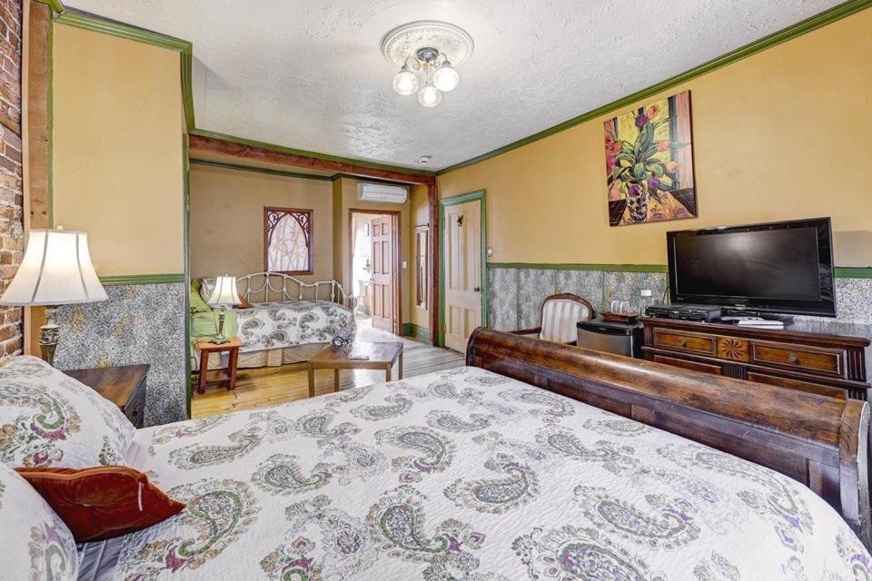 Au Petit Roi Bed & Breakfast 4*