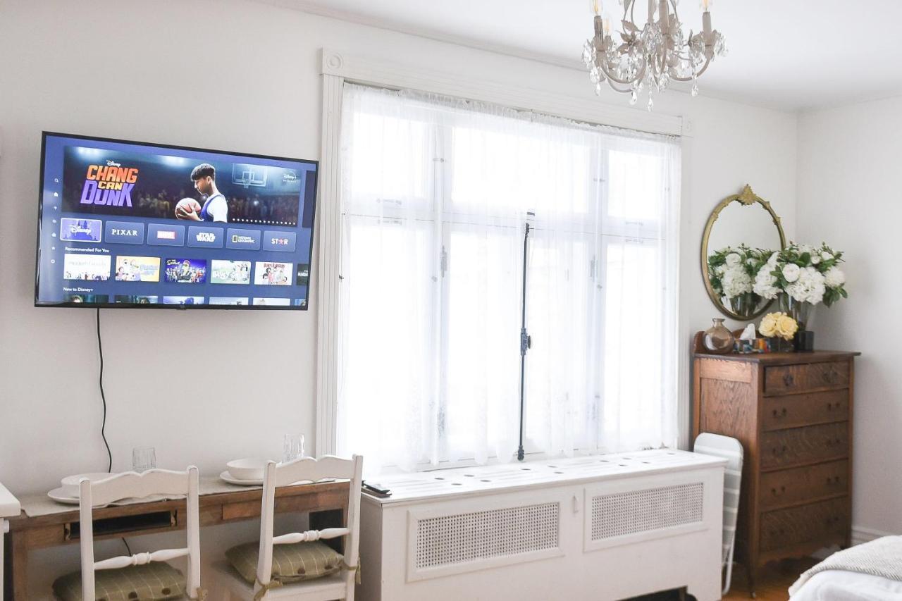 Bright And Beautiful Studio In Old Quebec City