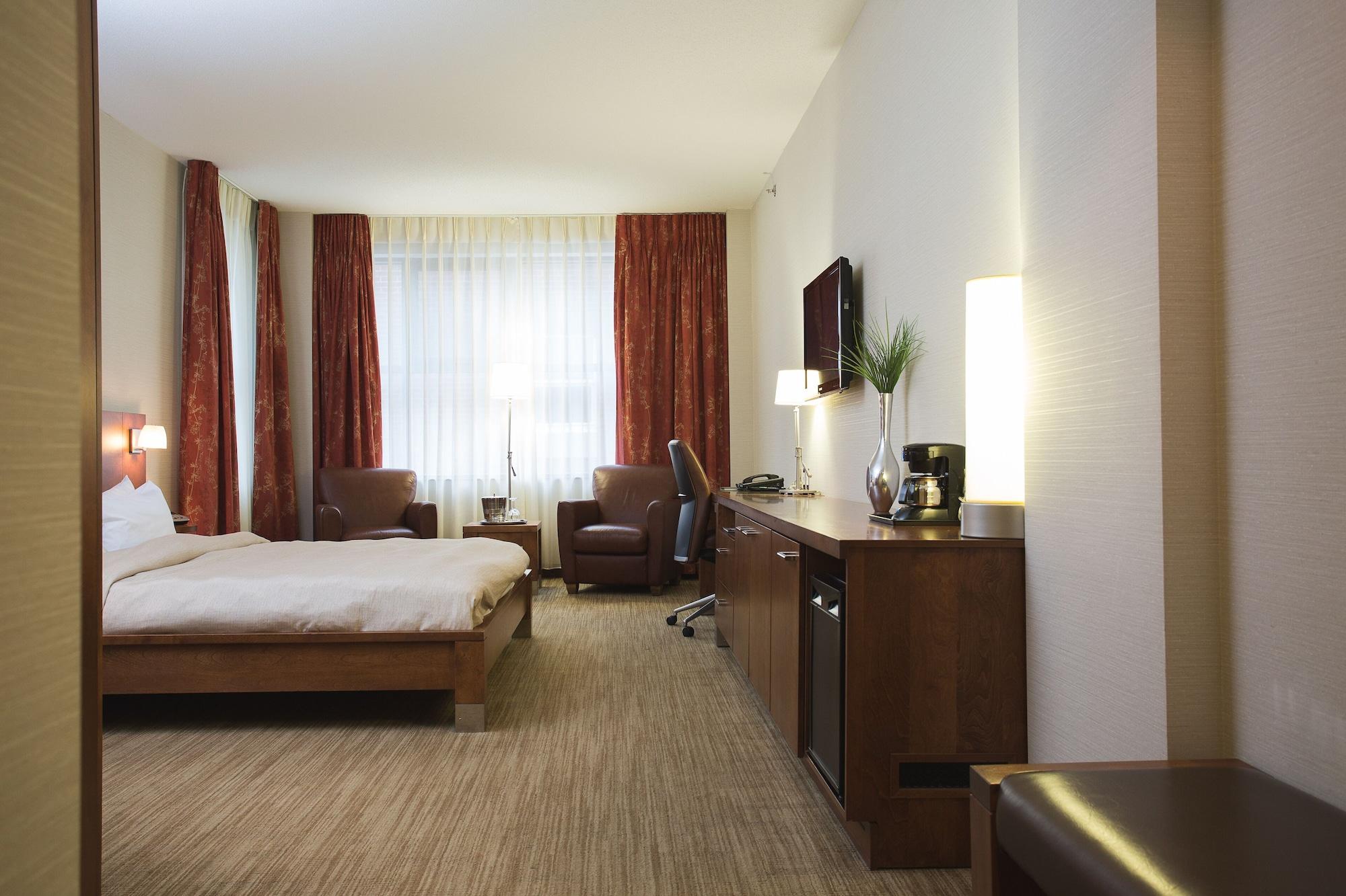 Chateau Laurier Hotel 4*