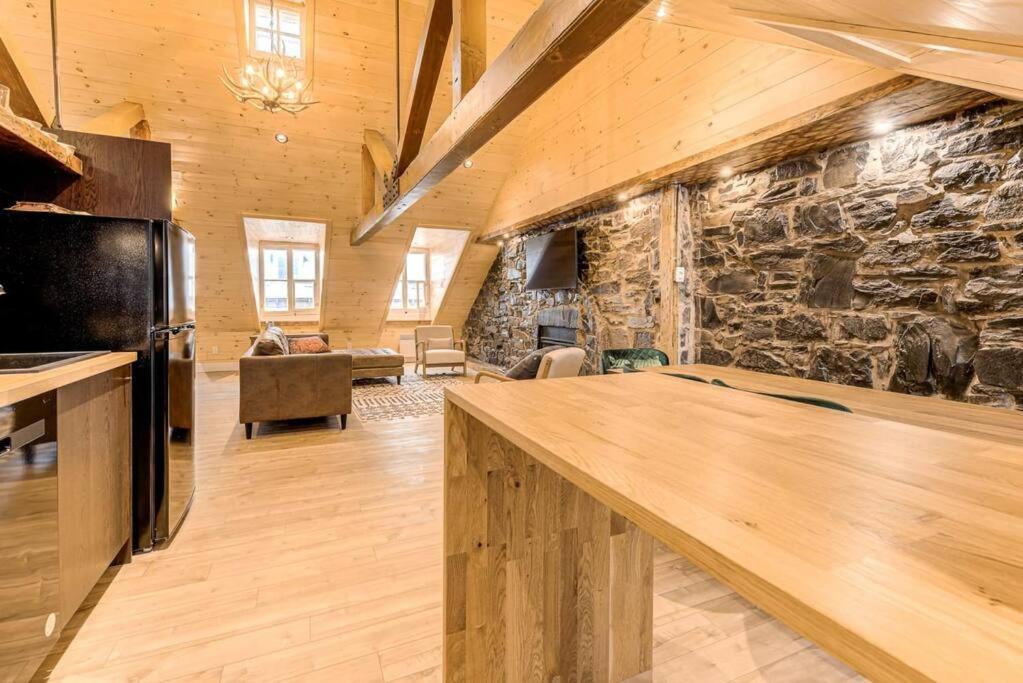 North House - Gorgeous 3 Bedroom 2-floor Old Townhouse *