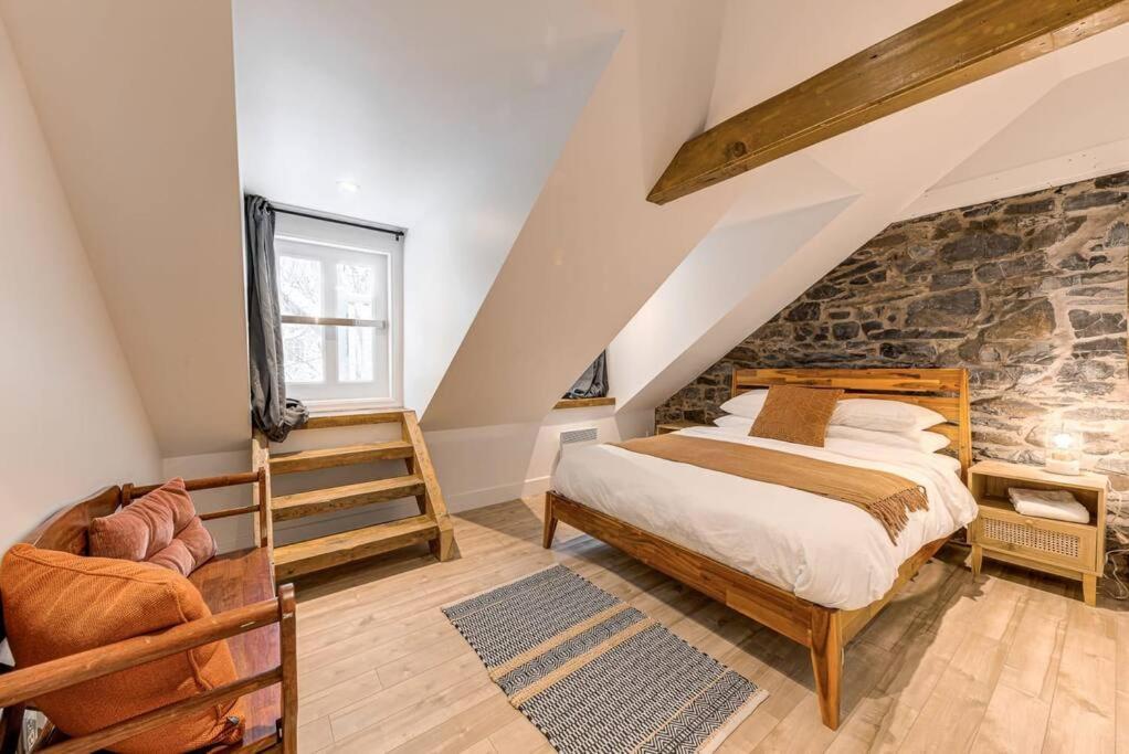 North House - Gorgeous 3 Bedroom 2-floor Old Townhouse * Quebec City
