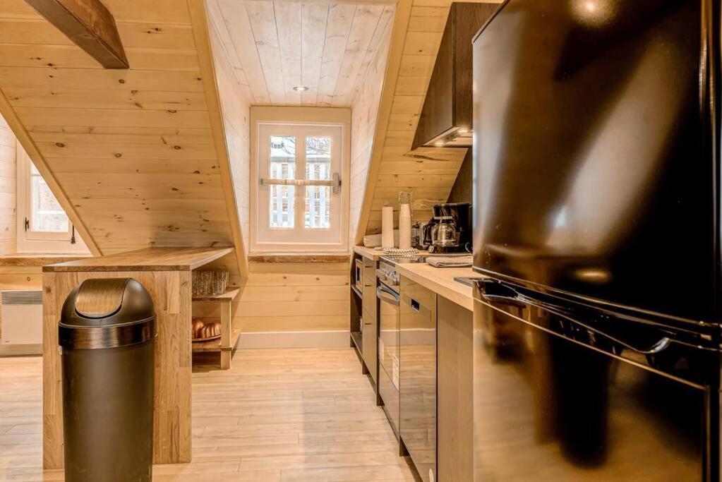 North House - Gorgeous 3 Bedroom 2-floor Old Townhouse *