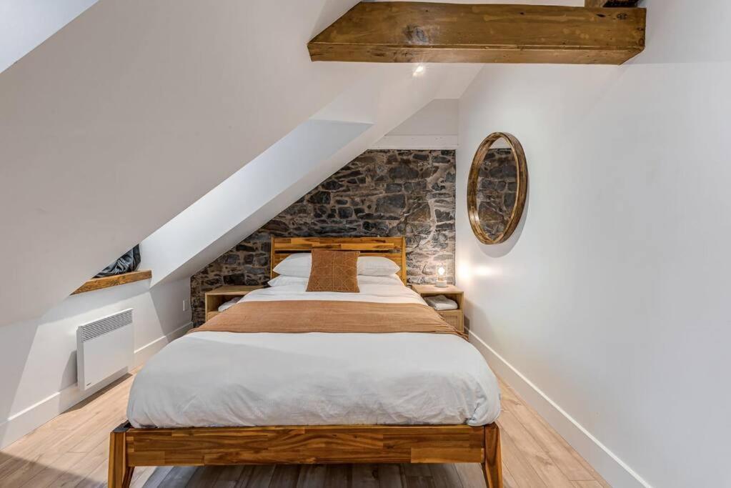 North House - Gorgeous 3 Bedroom 2-floor Old Townhouse
