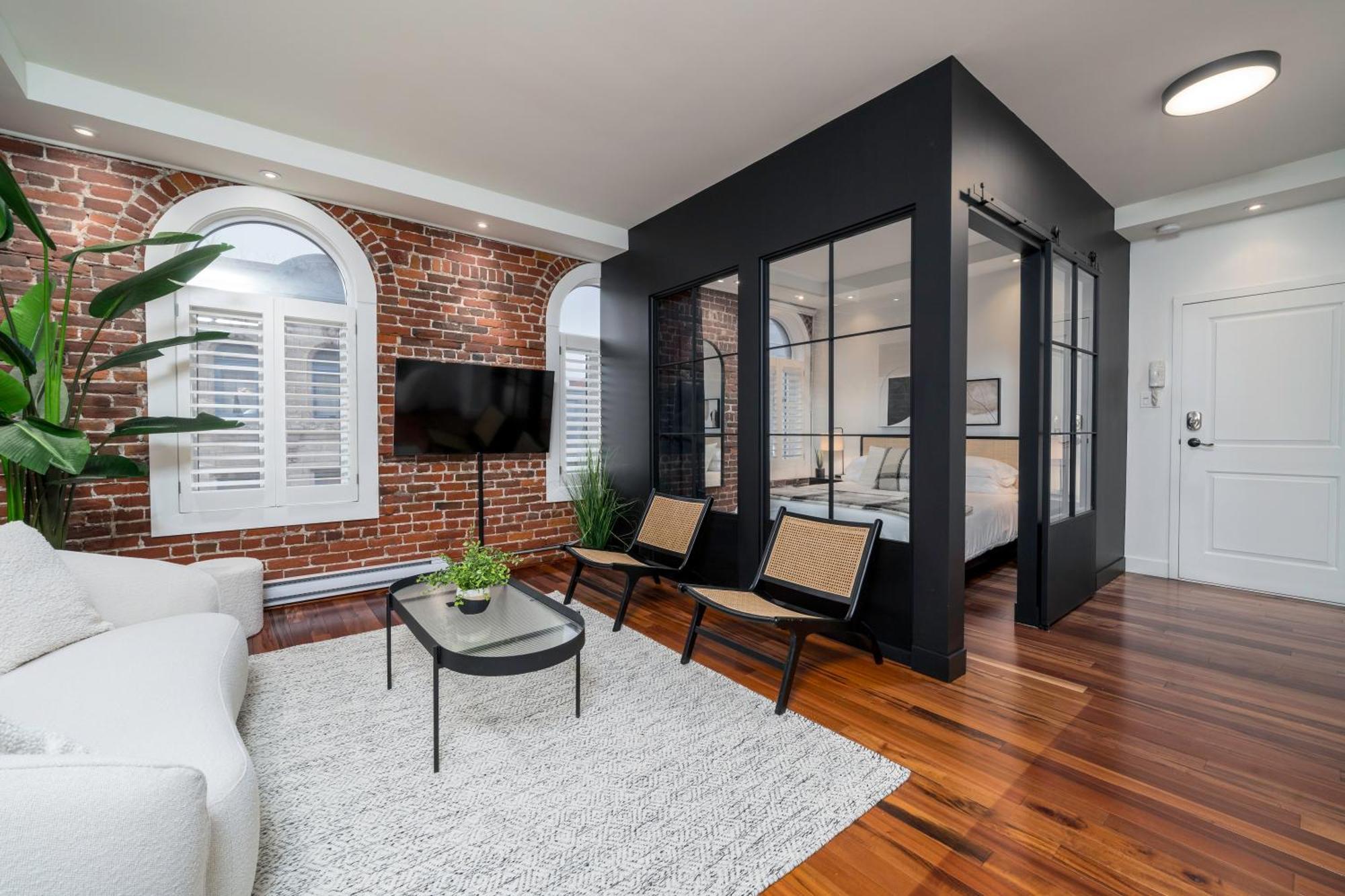 Deluxe Penthouse / / 2 In 1 Downtown * Quebec City