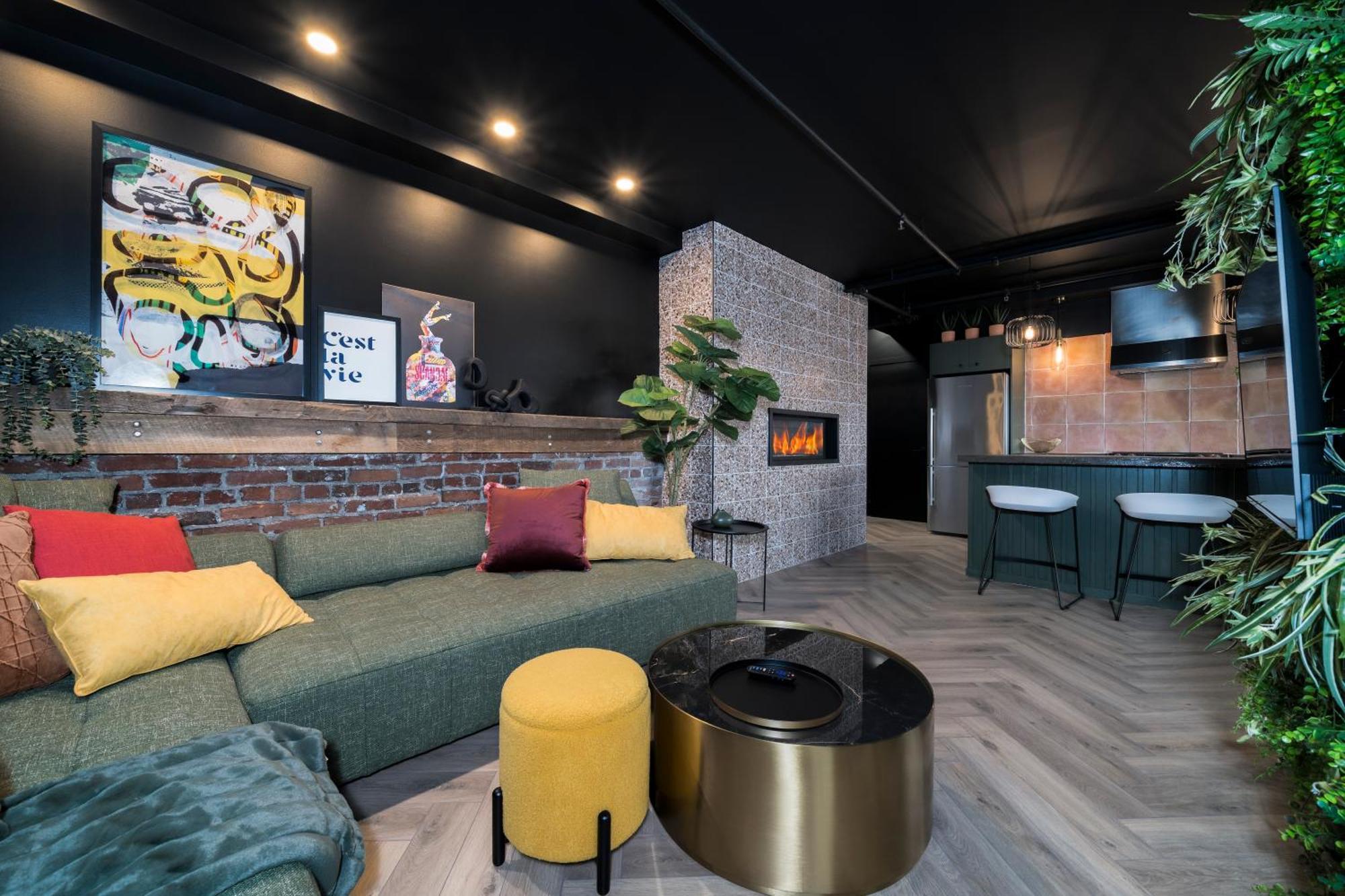 Deluxe Penthouse / / 2 In 1 Downtown Quebec City