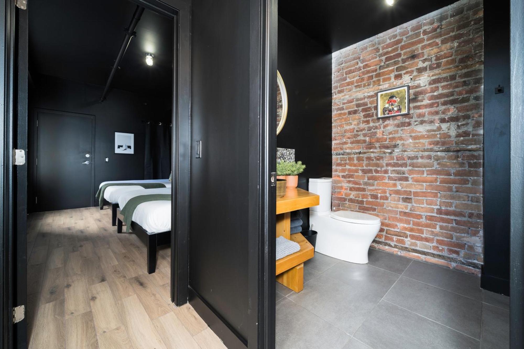 Deluxe Penthouse / / 2 In 1 Downtown Quebec City
