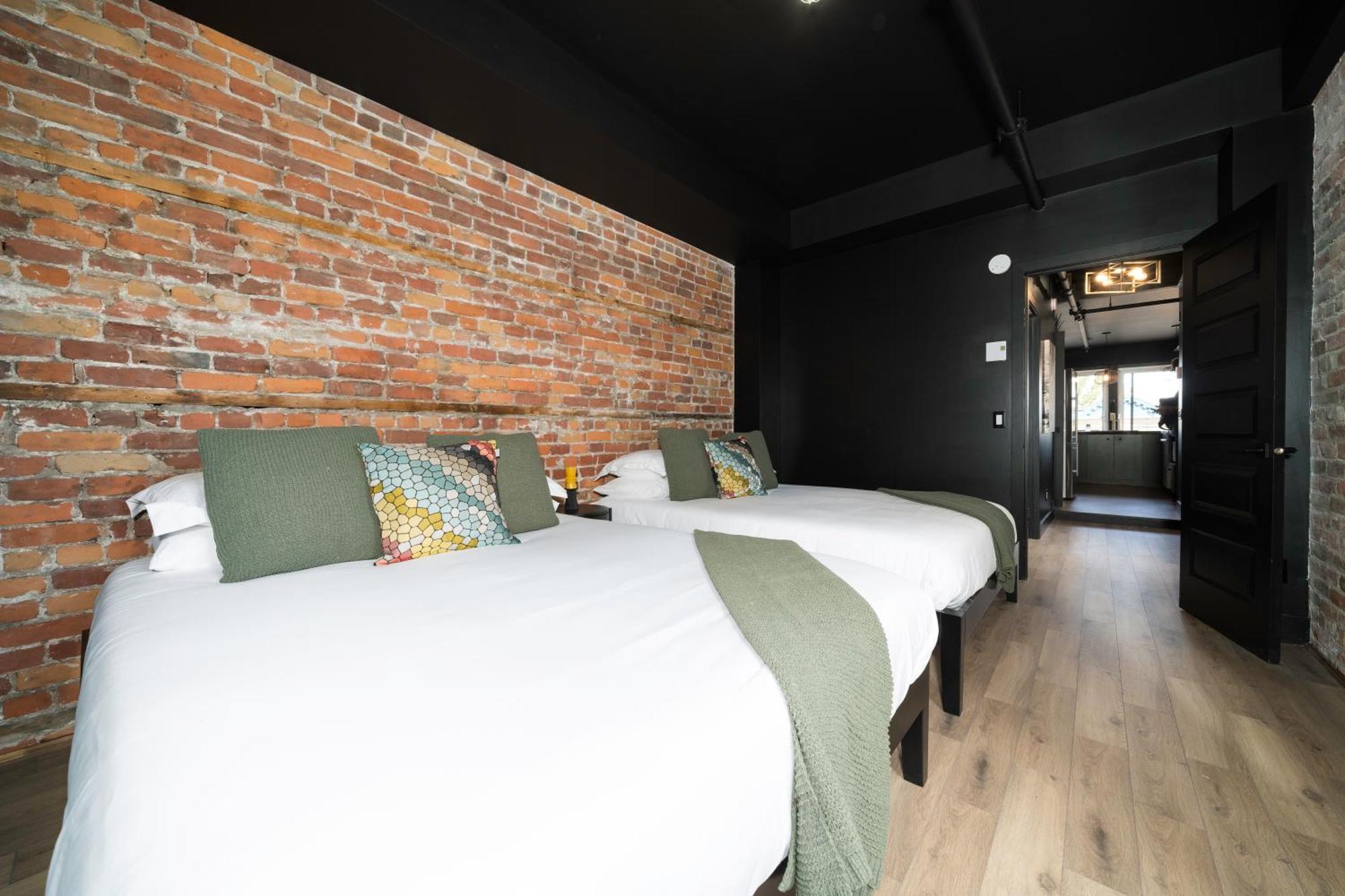 Deluxe Penthouse / / 2 In 1 Downtown Quebec City