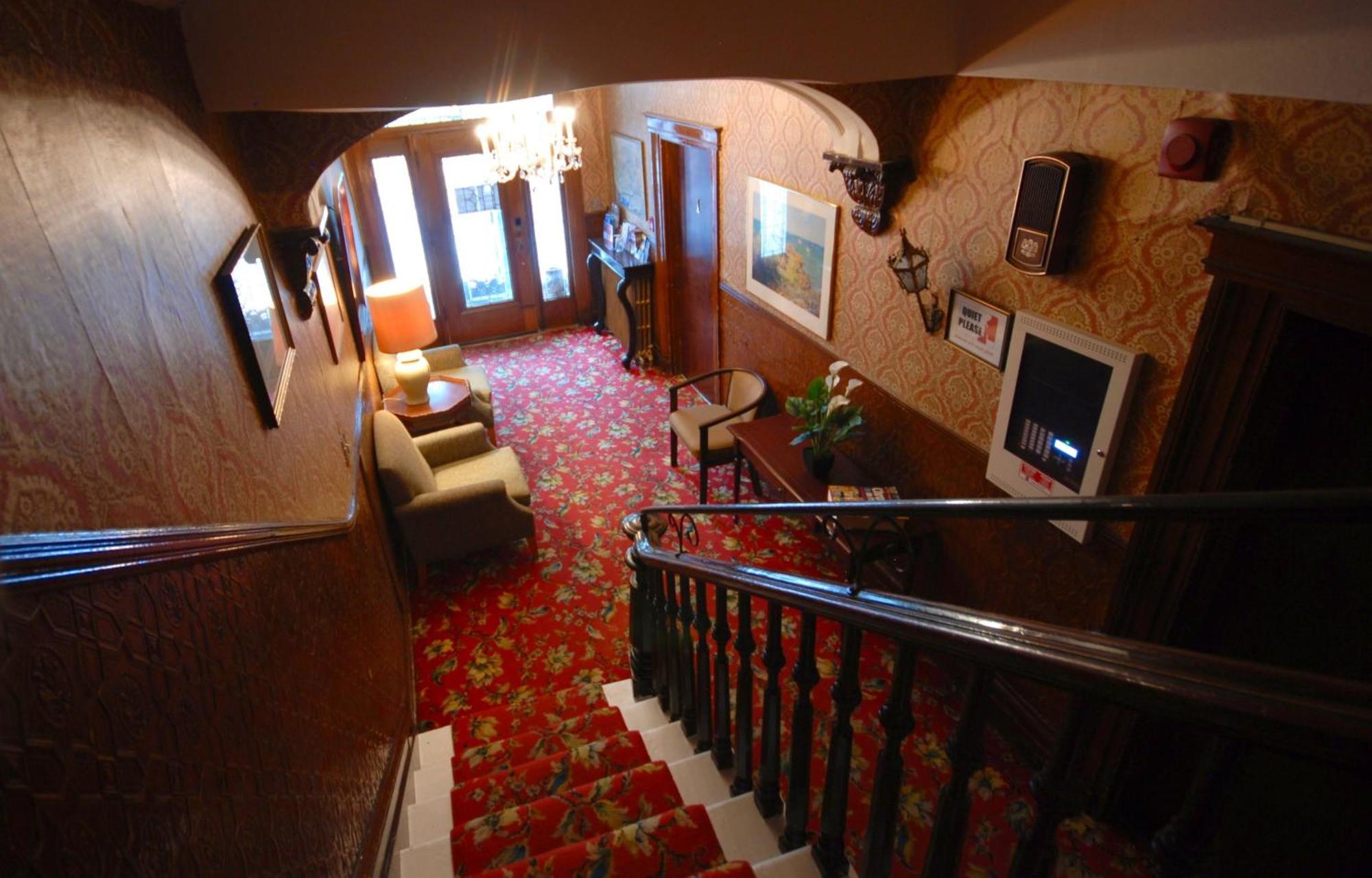 Hotel Manoir Sainte Genevieve 2*