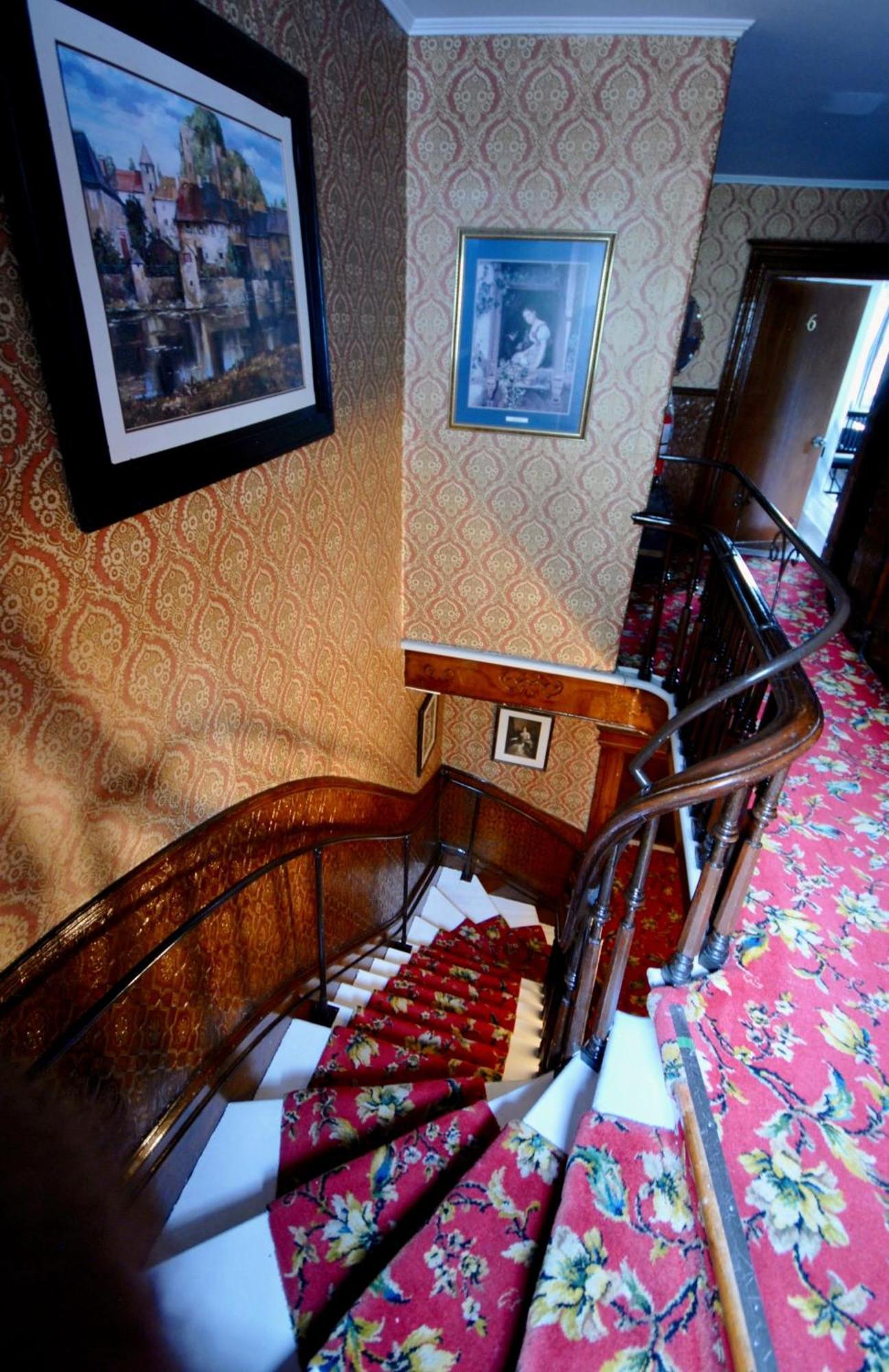 Manoir Sainte Genevieve Hotel