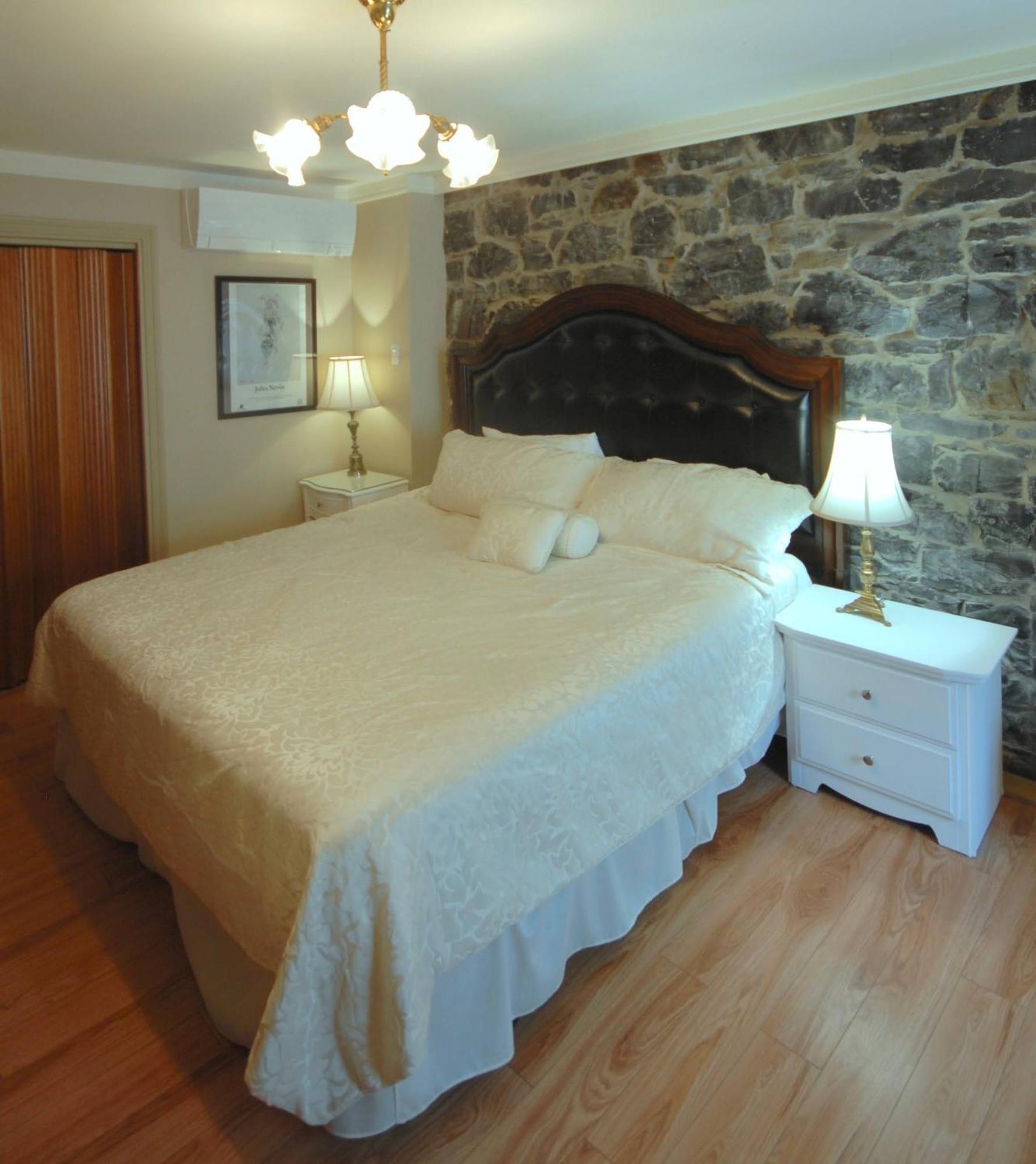 Manoir Sainte Genevieve Hotel