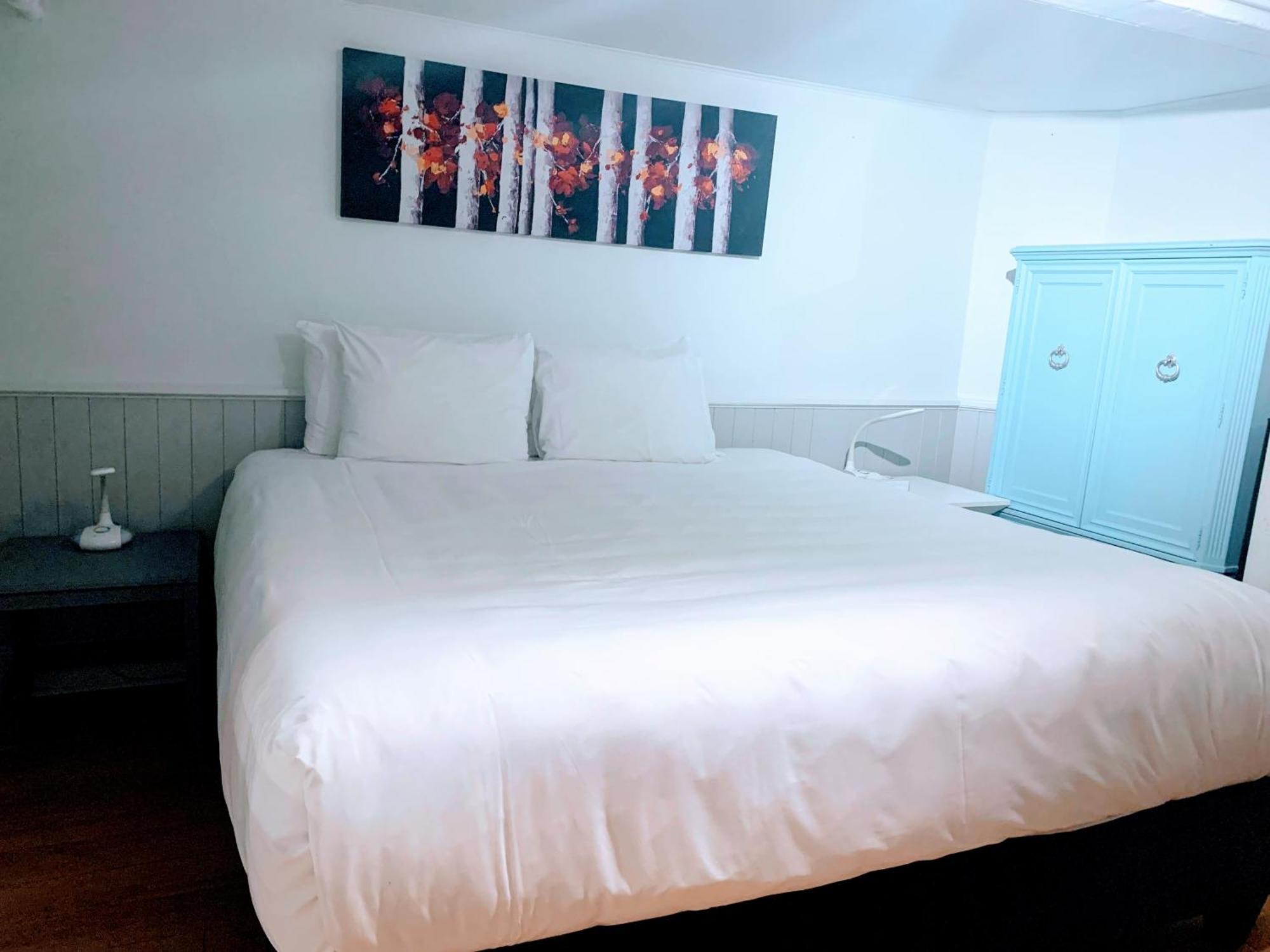 Manoir Sainte Genevieve Hotel