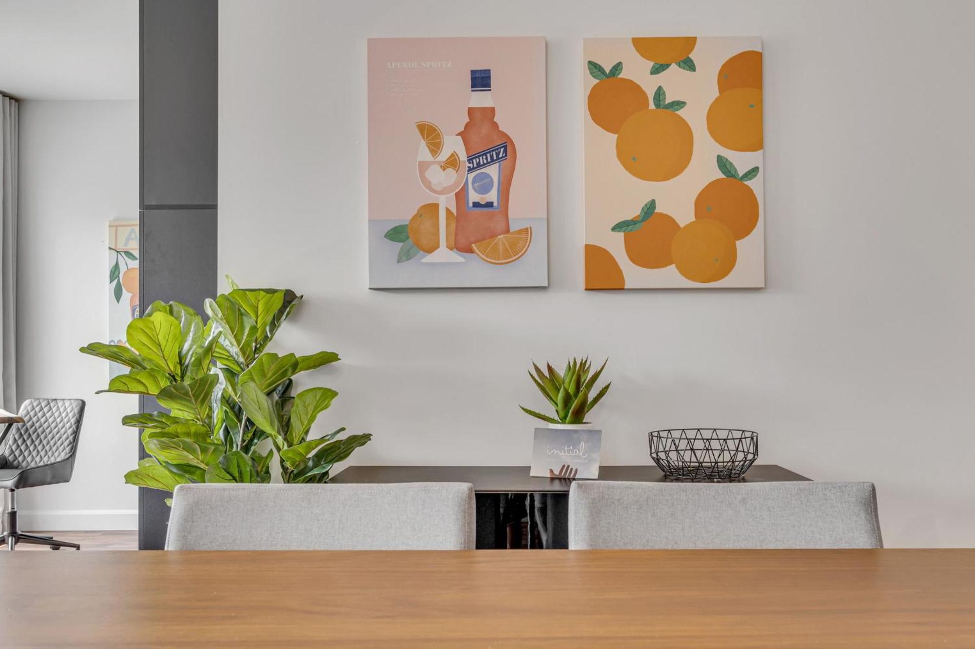 Apartment Initial / Spritz / Downtown Qc +stat *