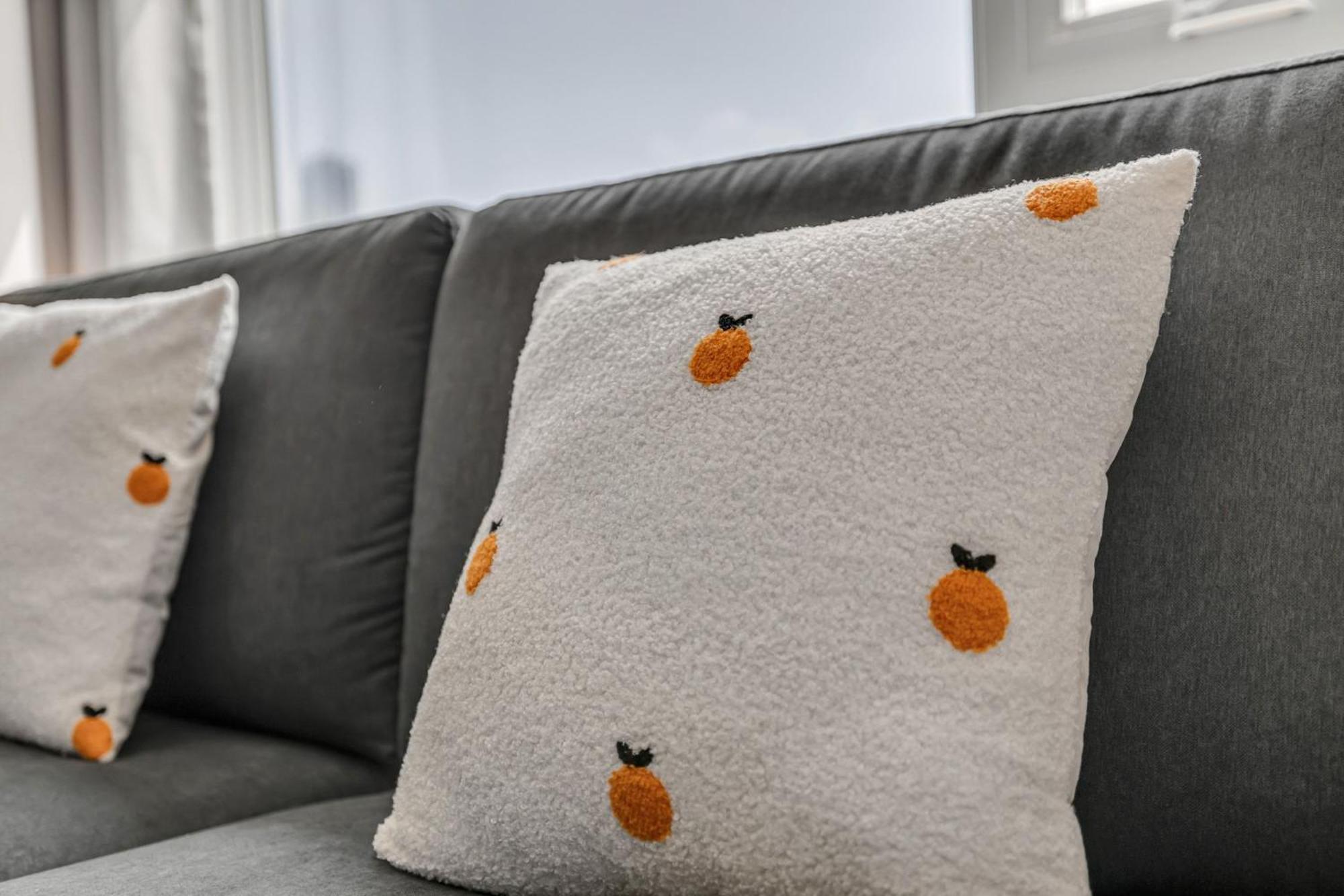 Initial / Spritz / Downtown Qc +stat Apartment *